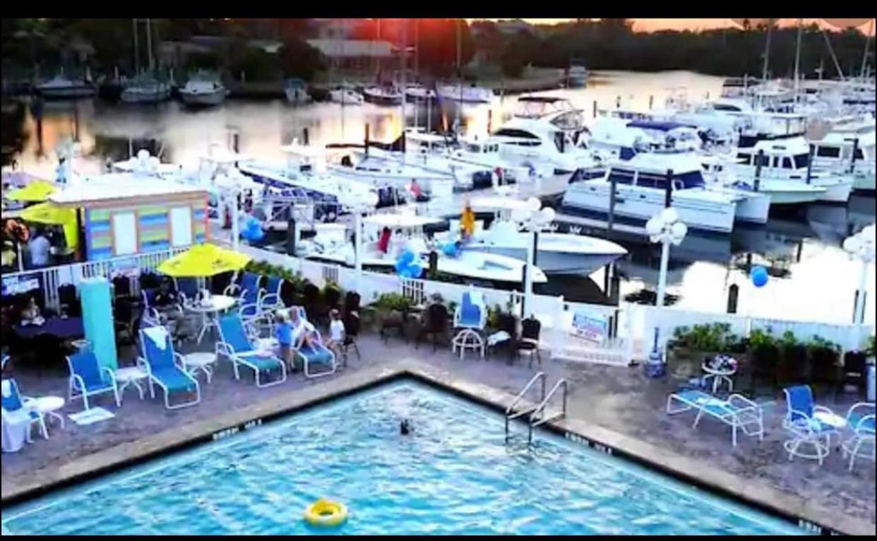 Remodeled, Huge Pool, Tiki Bar & Grill, Quiet Room South Bradenton Exterior foto