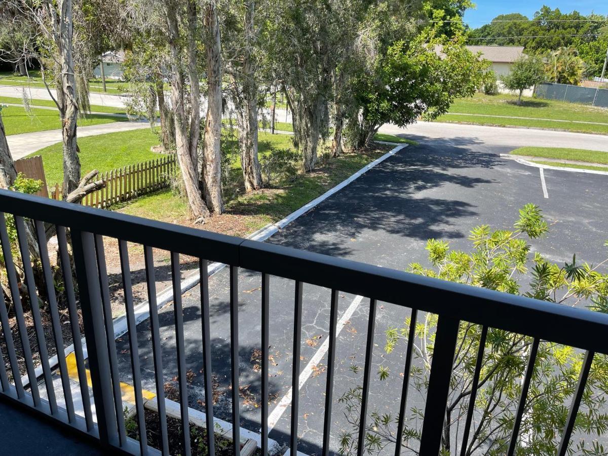 Remodeled, Huge Pool, Tiki Bar & Grill, Quiet Room South Bradenton Exterior foto