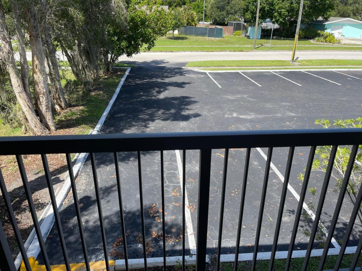 Remodeled, Huge Pool, Tiki Bar & Grill, Quiet Room South Bradenton Exterior foto